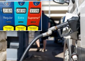 US gas prices sink below $3 per gallon for first time since May 2021