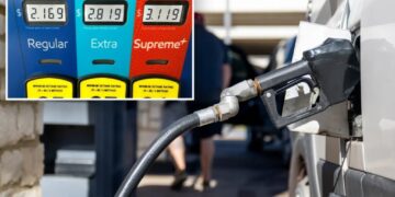 US gas prices sink below $3 per gallon for first time since May 2021