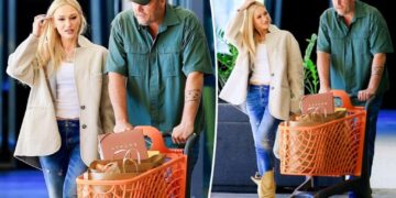 Gwen Stefani and Blake Shelton shut down split rumors with shopping outing