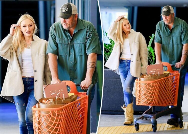 Gwen Stefani and Blake Shelton shut down split rumors with shopping outing