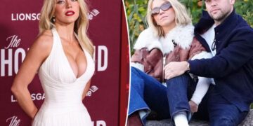 Sydney Sweeney, Scooter Braun cozy up at ‘The Housemaid’ premiere party