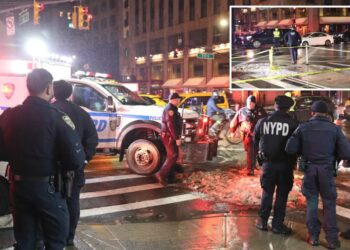 27-year-old in critical condition after being shot in chest in Midtown Manhattan, shooter at-large