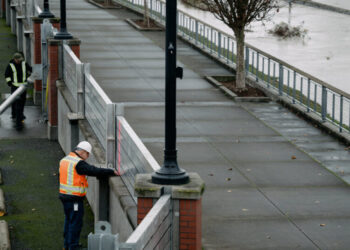 100,000 Ordered to Evacuate as Rivers Rise in Washington State