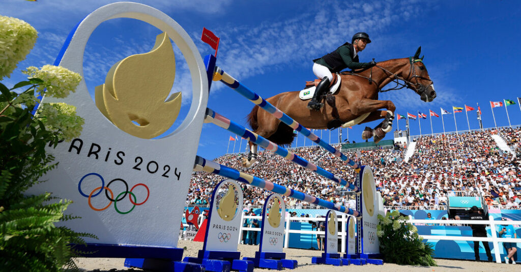 A Rule Disqualified Equestrians Who Bloodied Their Horses. Top Riders Fought It.