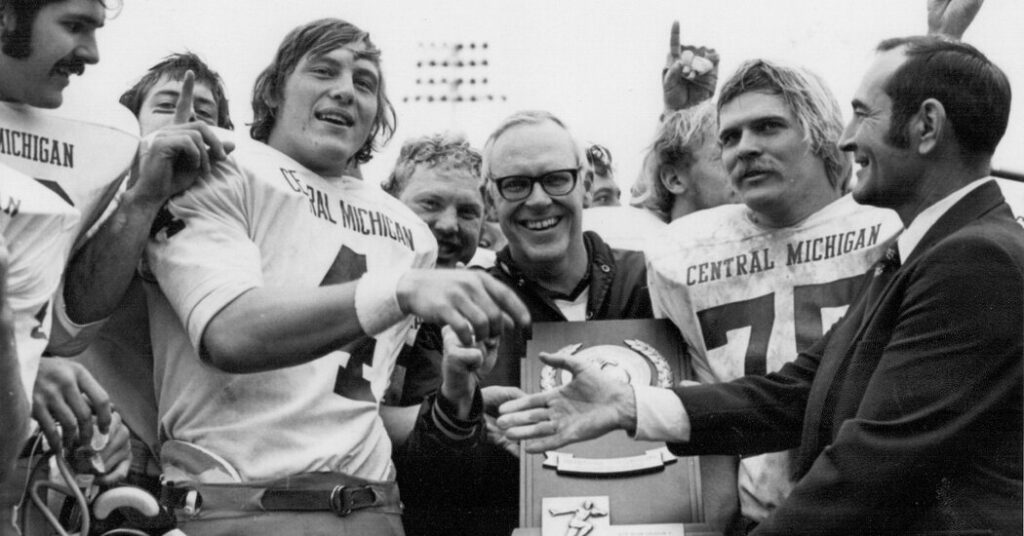 Roy Kramer, Transformational Executive in College Sports, Dies at 96