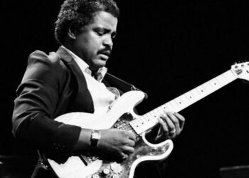 Phil Upchurch, Jazz Guitarist and Sideman to Stars, Dies at 84