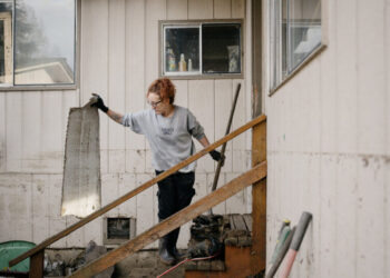 Washington Residents Return Home to Extensive Flood Damage