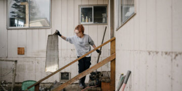 Washington Residents Return Home to Extensive Flood Damage