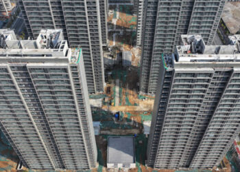 China Nears First Investment Decline in 3 Decades After Sharp Monthly Drop