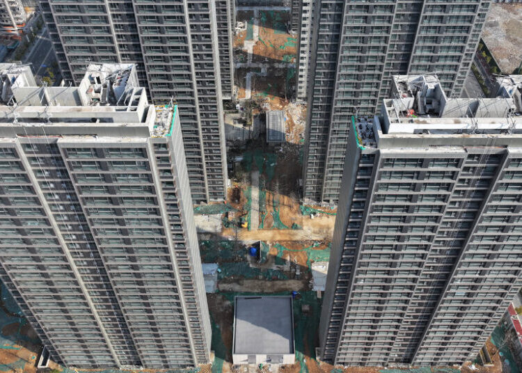 China Nears First Investment Decline in 3 Decades After Sharp Monthly Drop