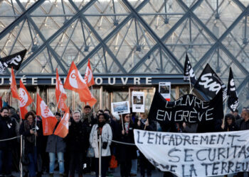 Louvre Museum Staff Go on Daylong Strike, Shutting Out Tourists