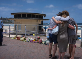 ‘There’s Still Hope.’ How the Bondi Community Rushed to Help.