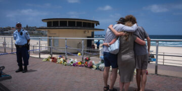 ‘There’s Still Hope.’ How the Bondi Community Rushed to Help.