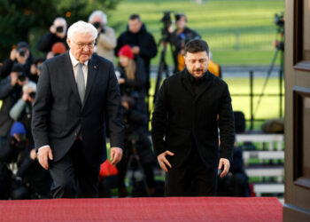 Zelensky Meets U.S. Envoys and European Leaders in New Push to End War