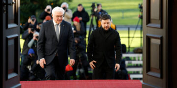 Zelensky Meets U.S. Envoys and European Leaders in New Push to End War