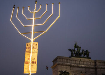 At a Dark Moment, Jews in New York Celebrate the Festival of Lights