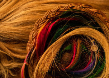 Flowers of Horsehair, a Chilean Specialty, Travel to Qatar