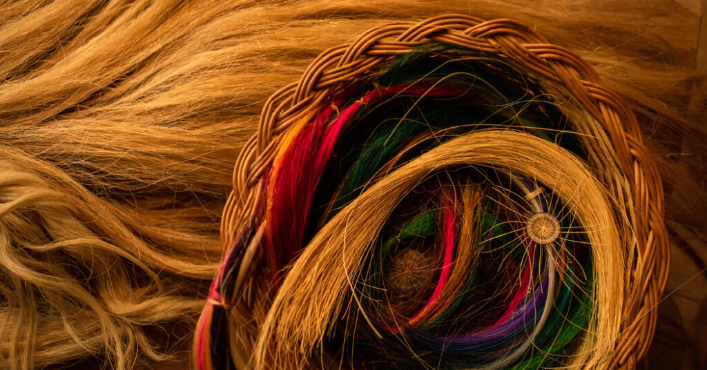 Flowers of Horsehair, a Chilean Specialty, Travel to Qatar