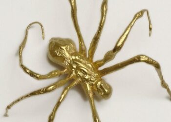 Exhibition Highlights Jewelry by 45 Female Artists