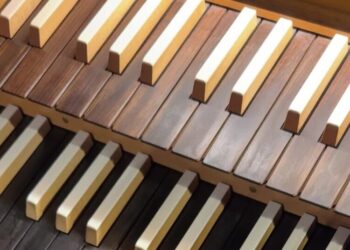 A Pipe Organist Invites You to Bliss Out to Her Dreamy Colors