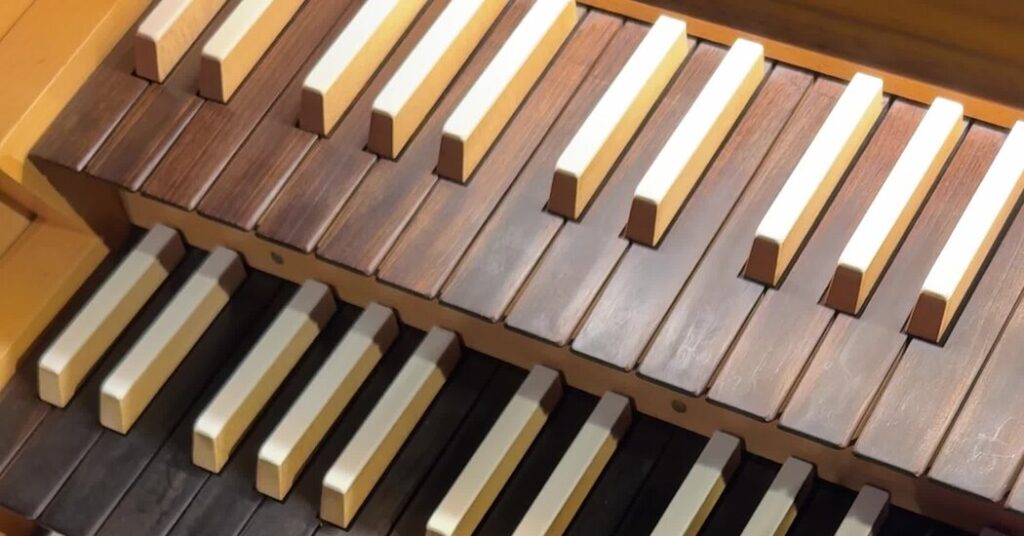 A Pipe Organist Invites You to Bliss Out to Her Dreamy Colors