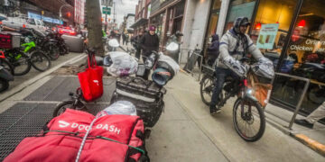 Uber and DoorDash Try to Halt N.Y.C. Law That Encourages Tipping