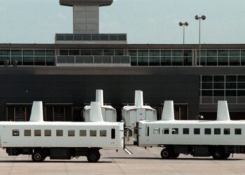 Trump vows to overhaul Dulles. An early target: its ‘people movers.’