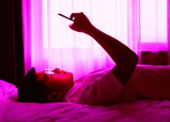 Alarming Research Finds People Hooked on AI Far Are More Likely to Experience Mental Distress