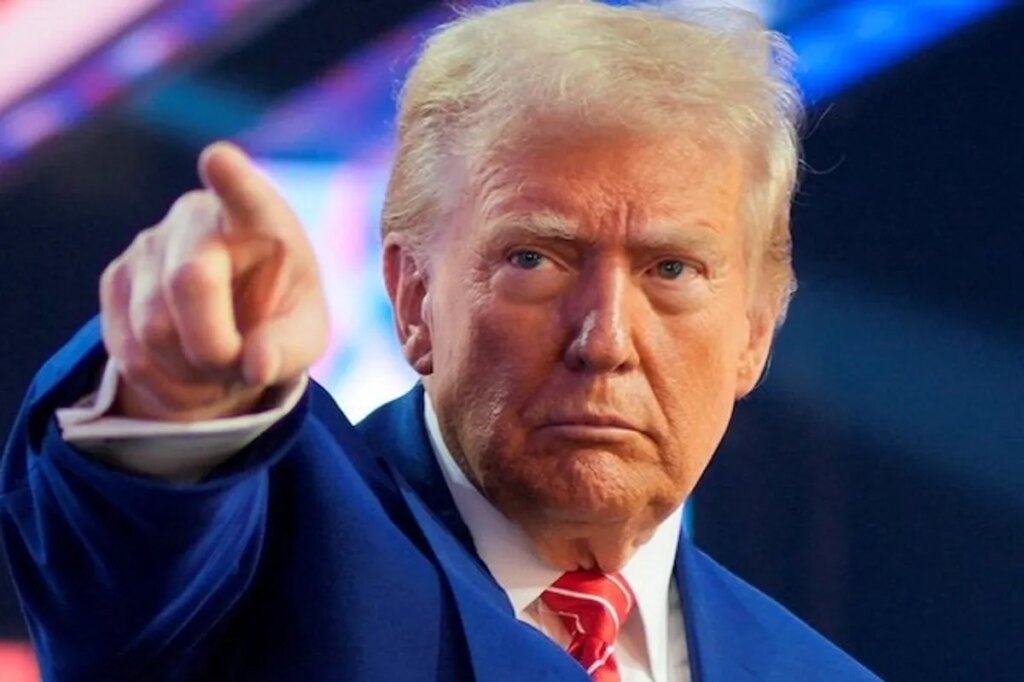 ‘Bread and butter corruption’: Senator suspects sinister plot behind Trump’s pardon spree