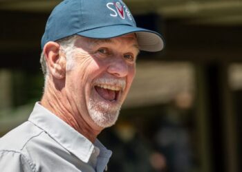 Netflix cofounder started his career selling vacuums door-to-door before college—now, his $440 billion streaming giant is buying Warner Bros. and HBO