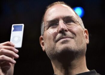 Apple is experiencing its biggest leadership shakeup since Steve Jobs died, with over half a dozen key executives headed for the exits