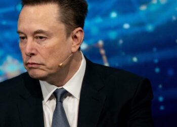 SpaceX to offer insider shares at record-setting valuation