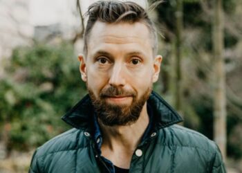 After he ‘fired himself’ from a Fortune 100 job that paid up to $800k, the ‘Mister Rogers’ of Corporate America shows Gen Z how to handle toxic bosses