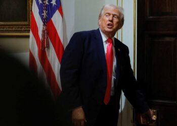 Fox News ‘starting to crack’ as ‘even Trump’s best bulwarks’ are now attacking him: report