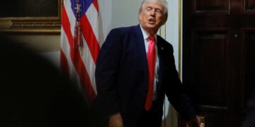 Fox News ‘starting to crack’ as ‘even Trump’s best bulwarks’ are now attacking him: report