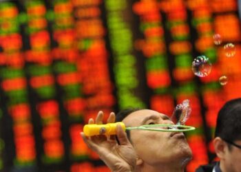 What bubble? Asset managers in risk-on mode stick with stocks