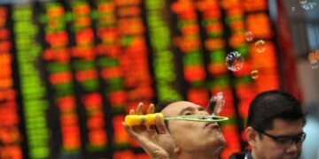 What bubble? Asset managers in risk-on mode stick with stocks