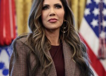 Kristi Noem confronted to her face about rumors she’s about to be fired