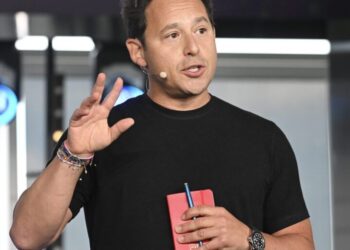 President of $200 billion Shopify says some of the greatest workers he knows only clock in 40-hour weeks: ‘You don’t have to work 80 hours’ 