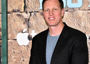 CNN turns from cheering independence to dreading limbo as Paramount rides into town for Warner-Netflix showdown