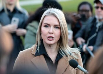 Furious Karoline Leavitt berates Republicans for not praising Trump enough