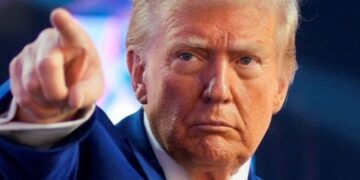 Ex-official warns ‘walls are closing in’ on Trump: ‘Not even selling his own supporters’