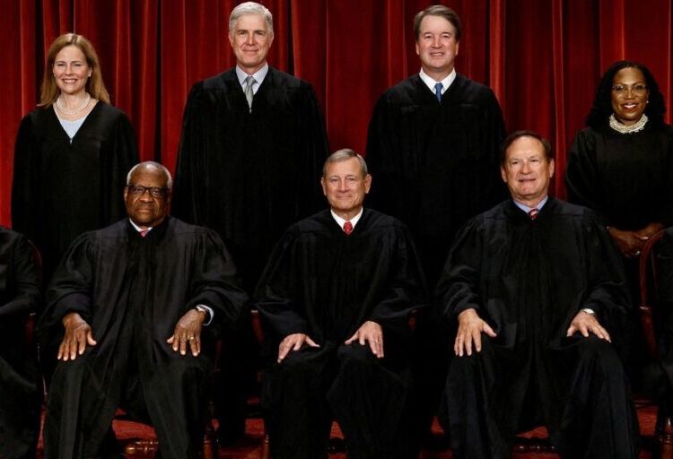 ‘5-alarm fire’ siren blaring as Supreme Court ready to hand Trump a dark gift: analyst