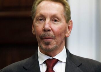 Oracle drops on disappointing cloud sales, more AI spending