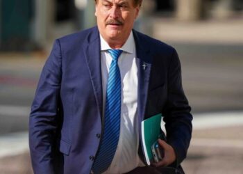 MAGA’s ‘MyPillow Guy,’ Mike Lindell, challenges Tim Walz in run for Minnesota governor