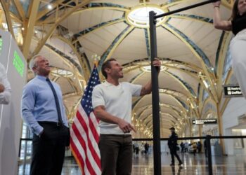 RFK Jr. and Transportation Secretary Sean Duffy had a pull-up competition at Reagan to announce Trump’s $1 billion plan for healthy airport upgrades