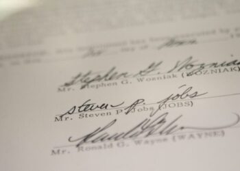 Apple cofounder Ronald Wayne sold his 10% stake for $800 in 1976—today it’d be worth up to $400 billion