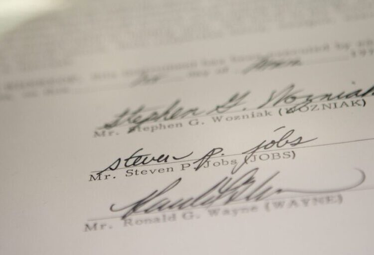 Apple cofounder Ronald Wayne sold his 10% stake for $800 in 1976—today it’d be worth up to $400 billion