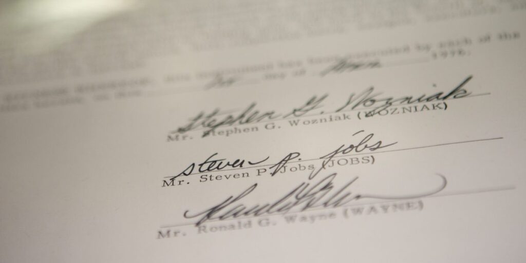 Apple cofounder Ronald Wayne sold his 10% stake for $800 in 1976—today it’d be worth up to $400 billion