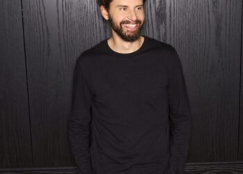 Hinge CEO says he bribed students with KitKats to get the $550 million-a-year business off the ground: ‘I had to beg and borrow a lot’